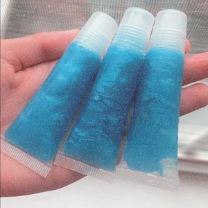 Ocean blue lipgloss